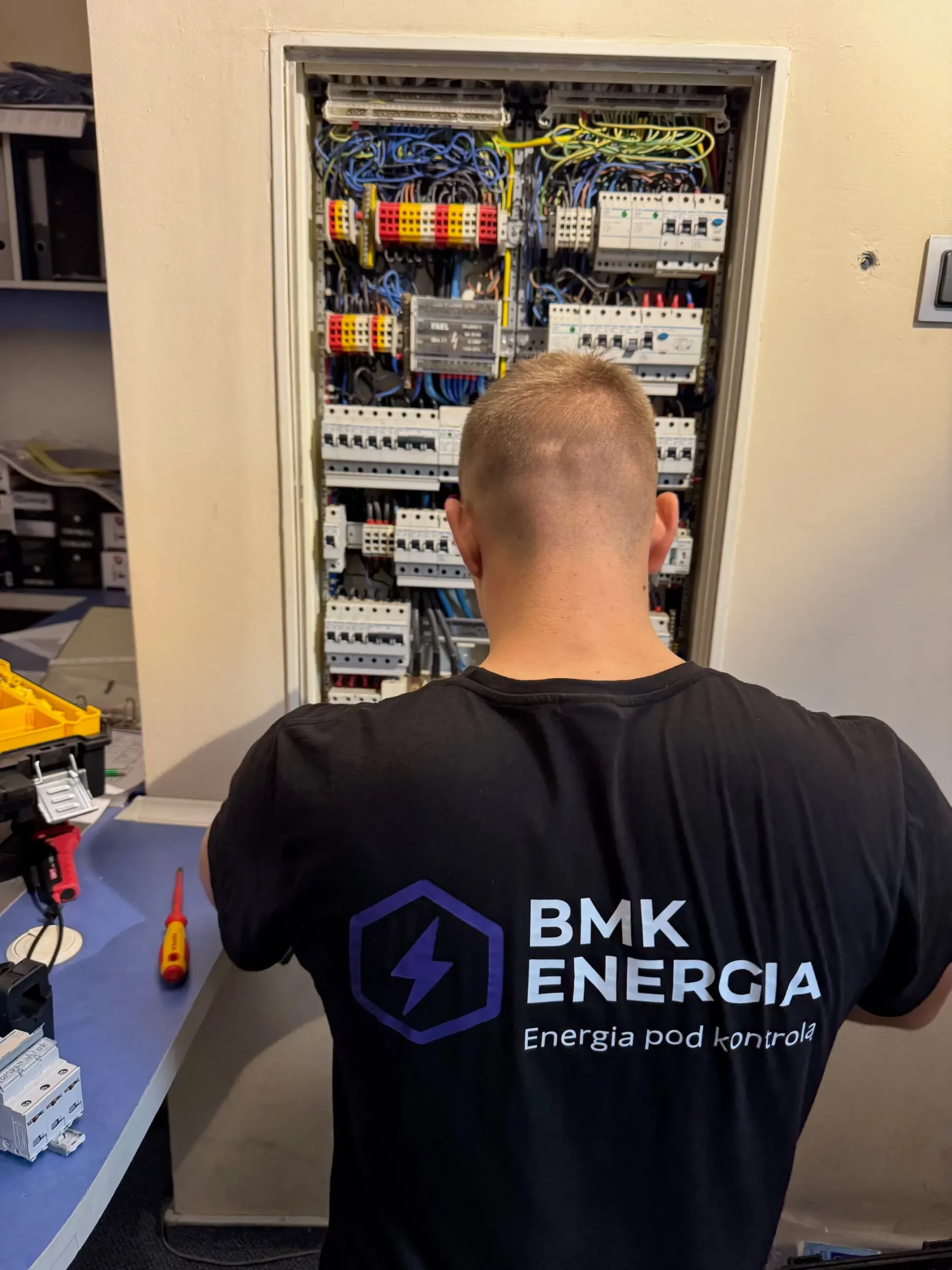 Realizacja budynek handlowy z magazynem BMK Energia kompensacja mocy biernej